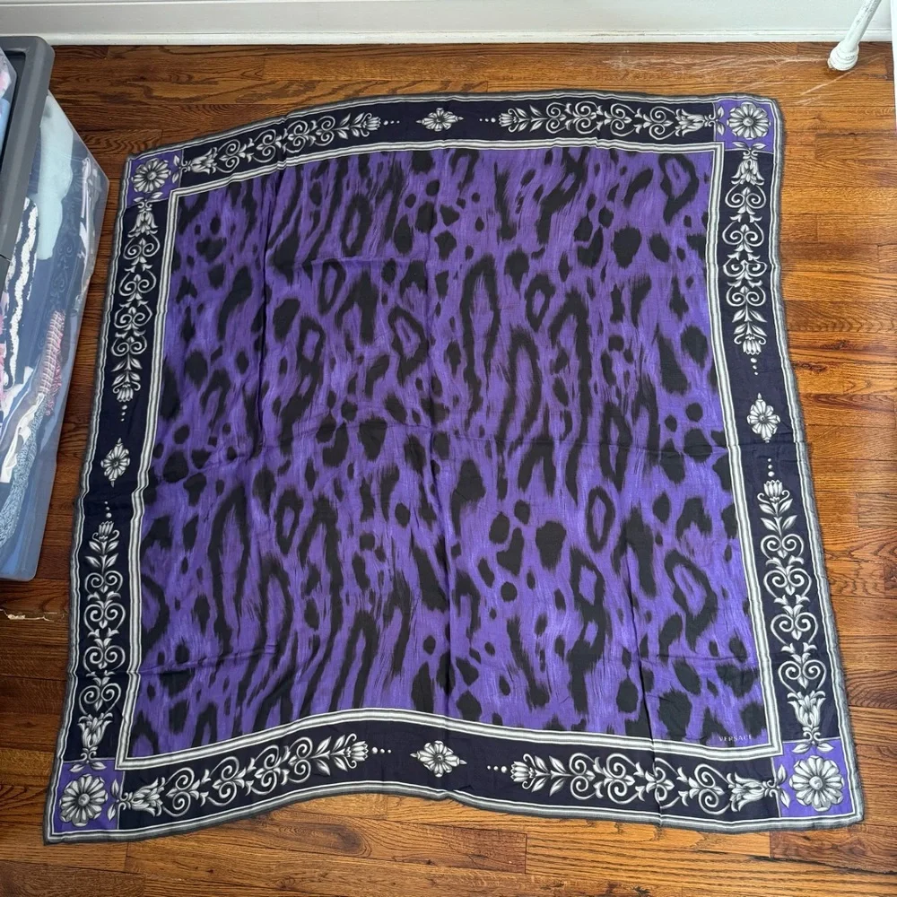 Versace Authentic Purple Leopard Print Bordered‎ Cashmere Blend Pashmina Scarf